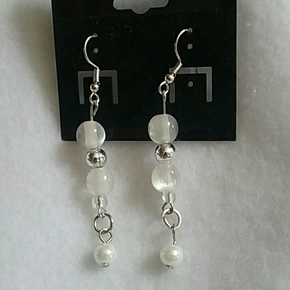 Clear and white beaded hook earrings - Picture 1 of 1
